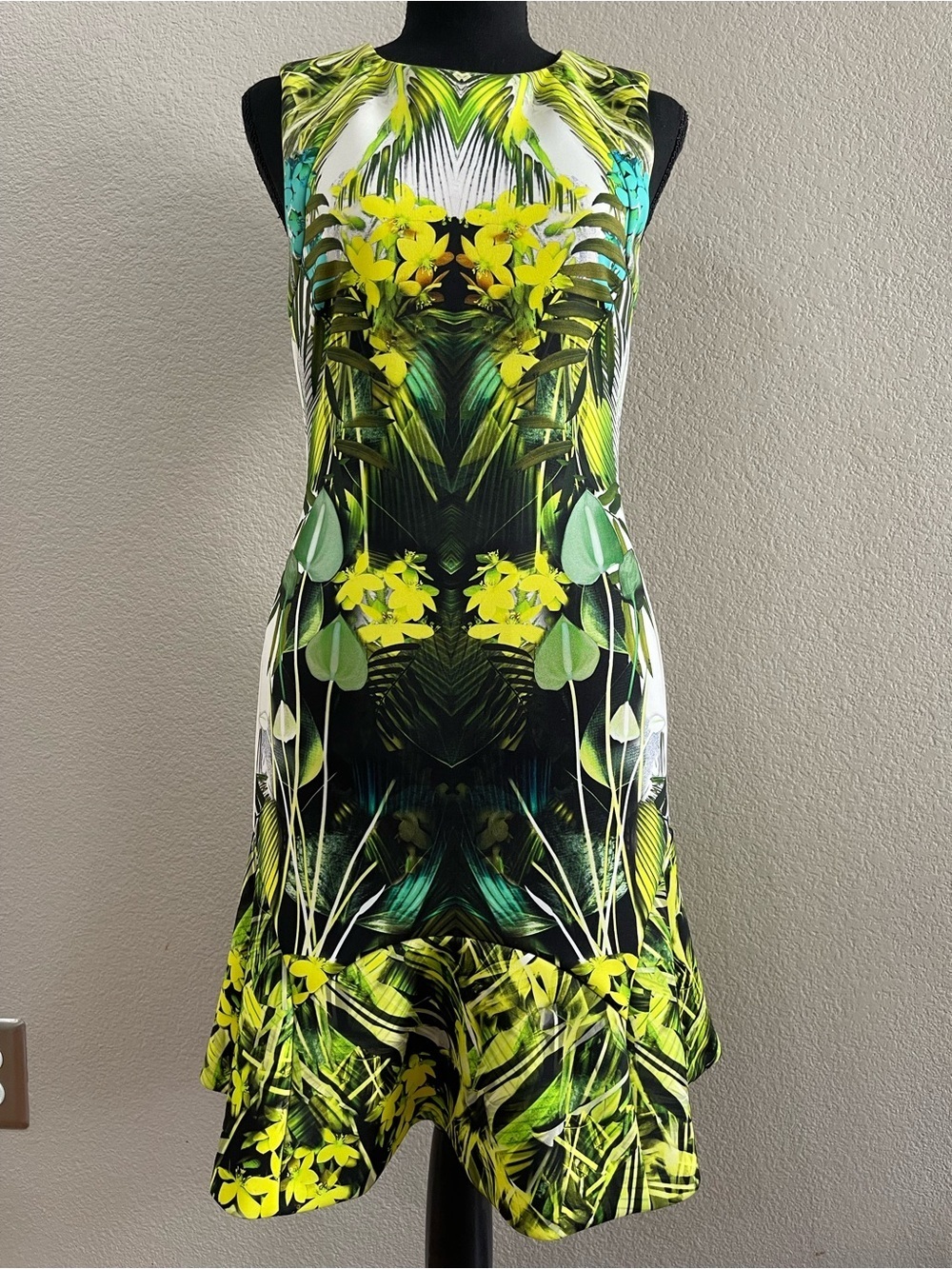 Karen Millen Jungle Print Dress US 6 Green Yellow Black Tropical Botanical Midi